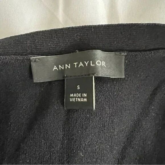 Ann Taylor Open Front Black Cardigan with Scalloped Cuffs size S - Picture 2 of 7